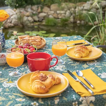 Ovillage Bed & Breakfast